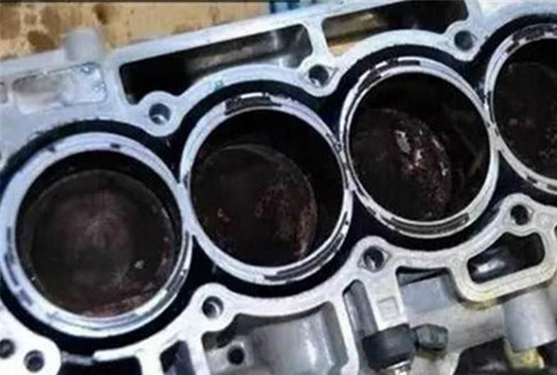 车辆抖动油耗高？是发动机积碳该清理了！这4个招不花钱还有效！