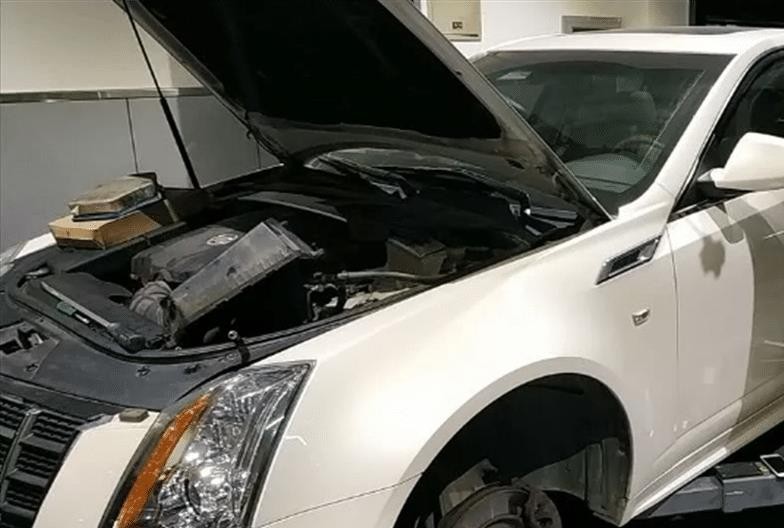 8万公里没做保养的车长啥样？女司机的凯迪拉克告诉你！