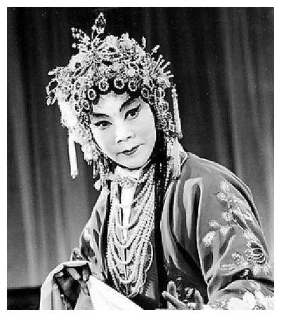 河南曲剧《铡美案》上,曲剧名家张新芳、谢禄