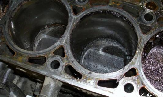 造成积碳形成的原因有哪些？舍不得踩油门只是其中之一