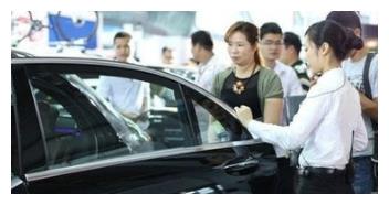 买车的时候如果遇到4s店强制买保险怎么办？内行人：一句话解决