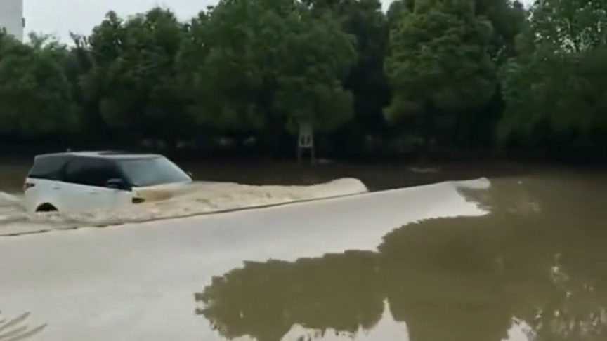 进口车就是不一样，涉水性能可以傲视群雄，价格贵还是有道理的