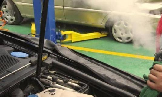 3万公里就必须要换防冻液？老司机：胡扯！等发动机爆缸可就迟了