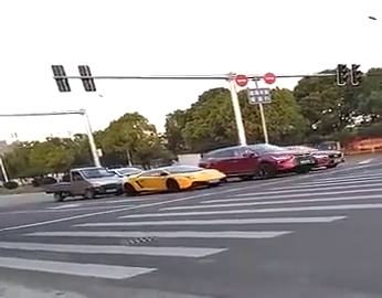 这就是跑车和比亚迪的区别，起步就秒了！