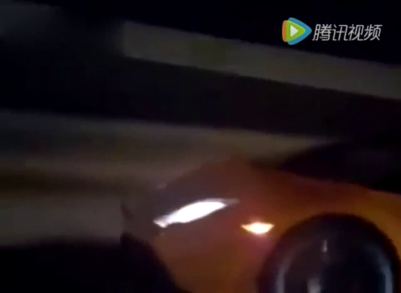 兰博基尼和一群跑车高速上飙车，来了辆GTR把他们全秒了