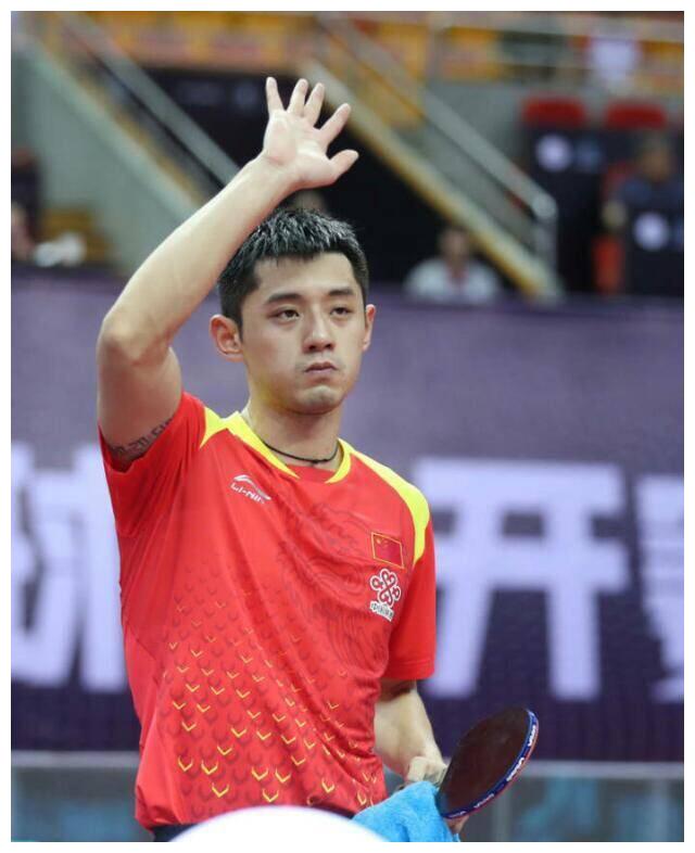 感情亮起红灯?张继科景甜互动全无,景甜凌晨发