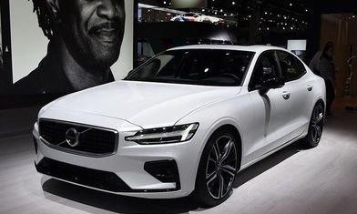 沃尔沃也发力了！推轴距2.9米轿车，配2.0T混动爆406马力直逼5系