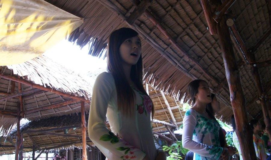泰國旅遊，為啥美女遞的毛巾不能接導遊「接了」你就明白了！