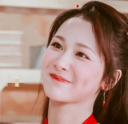 锦觅仙子杨紫机场穿西装贼霸气,玩混搭贼有范