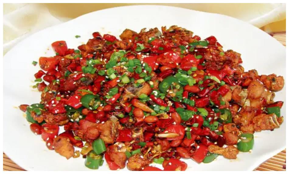 去川菜馆吃饭必点这道特色菜,香辣美味,下酒下饭吃最过瘾!