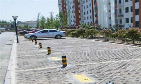 普拉多停车四个月被告知要收取停车费六千，车主当即潇洒弃车而去