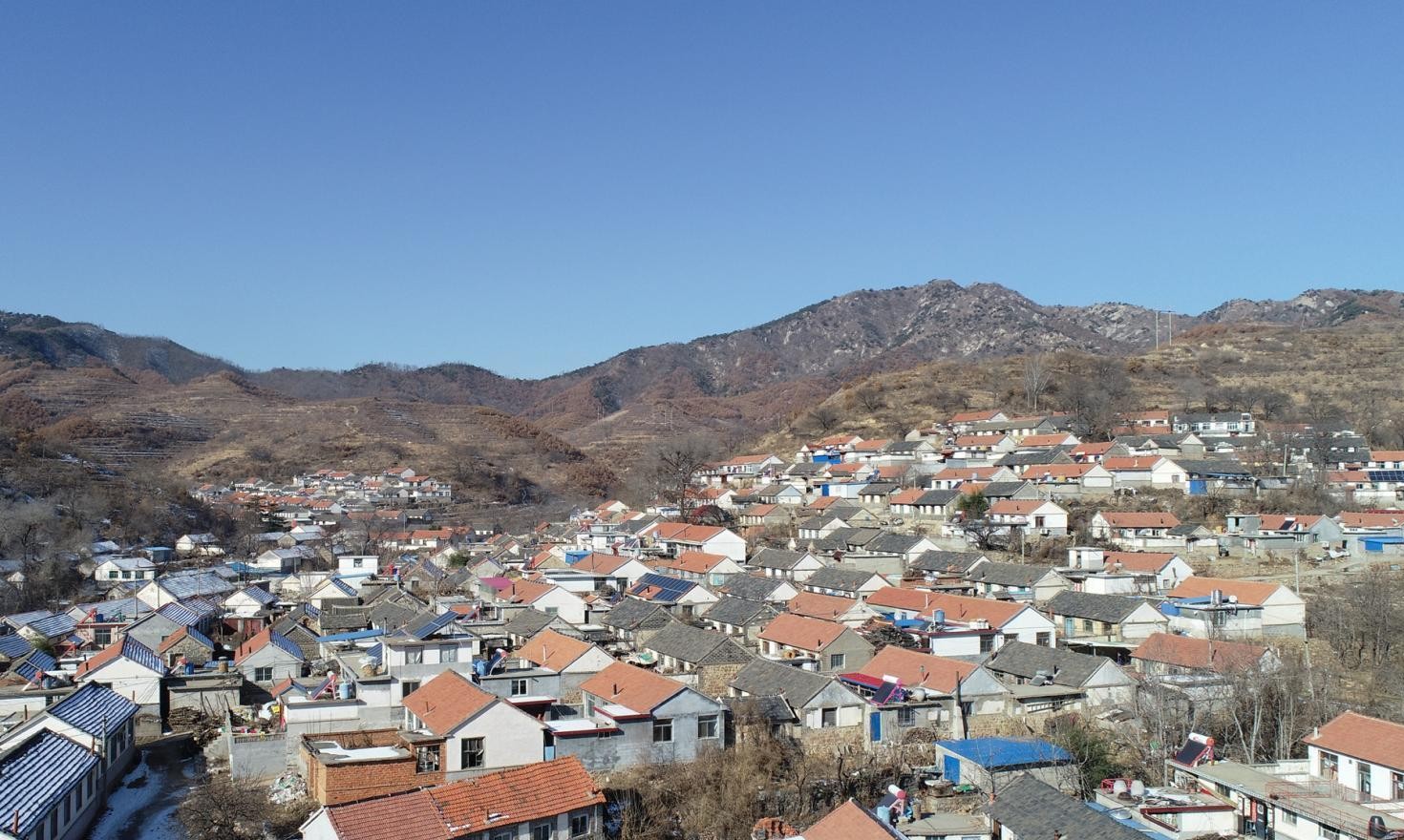 组图: 烟台栖霞这个山村, 从空中俯瞰相当美丽