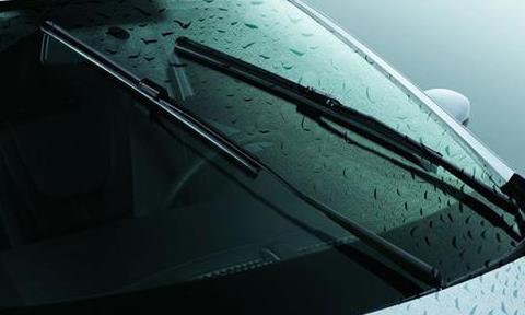雨刮器出现“刮不干净，有异响”？老司机教你一招，不用跑4S店