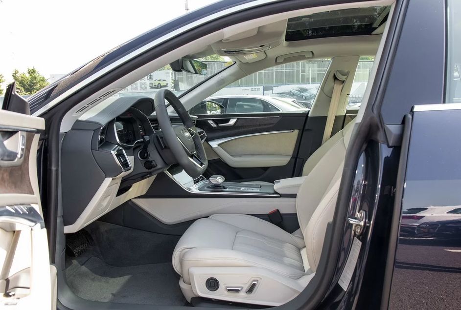 奥迪A7：此车外观比较帅气，出色的设计理念