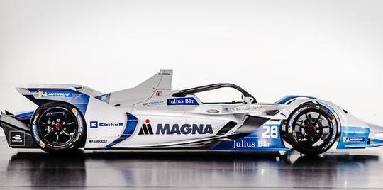 捷豹赛车性能良好，同级别中的佼佼者，科技感十足