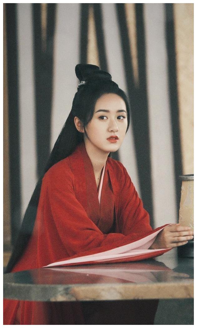 《听雪楼》"舒靖容"袁冰妍美图分享,角色与原著相比太