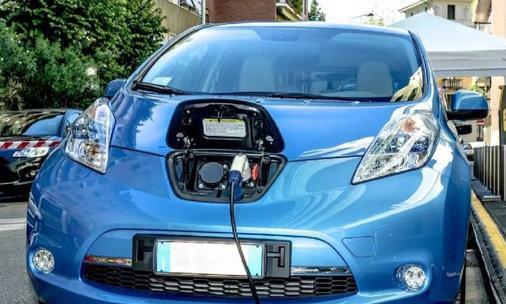 原来新能源车也分自动挡和手动挡，别买错了！