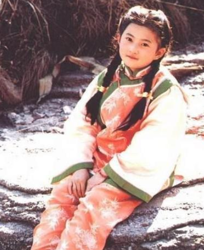 从小就是美人胚子，撒贝宁14岁就想娶她，如今一手好牌被打烂