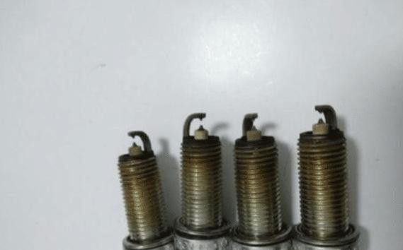 车开久了油耗越来越高？换掉这几个零件就行，每月能省下不少油钱