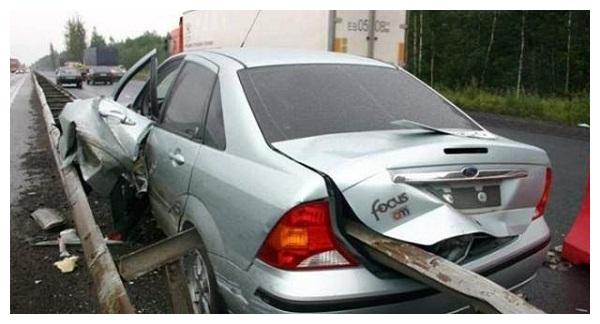 为什么老司机不买车损险呢？内行人说出实话：吃次亏你就明白了