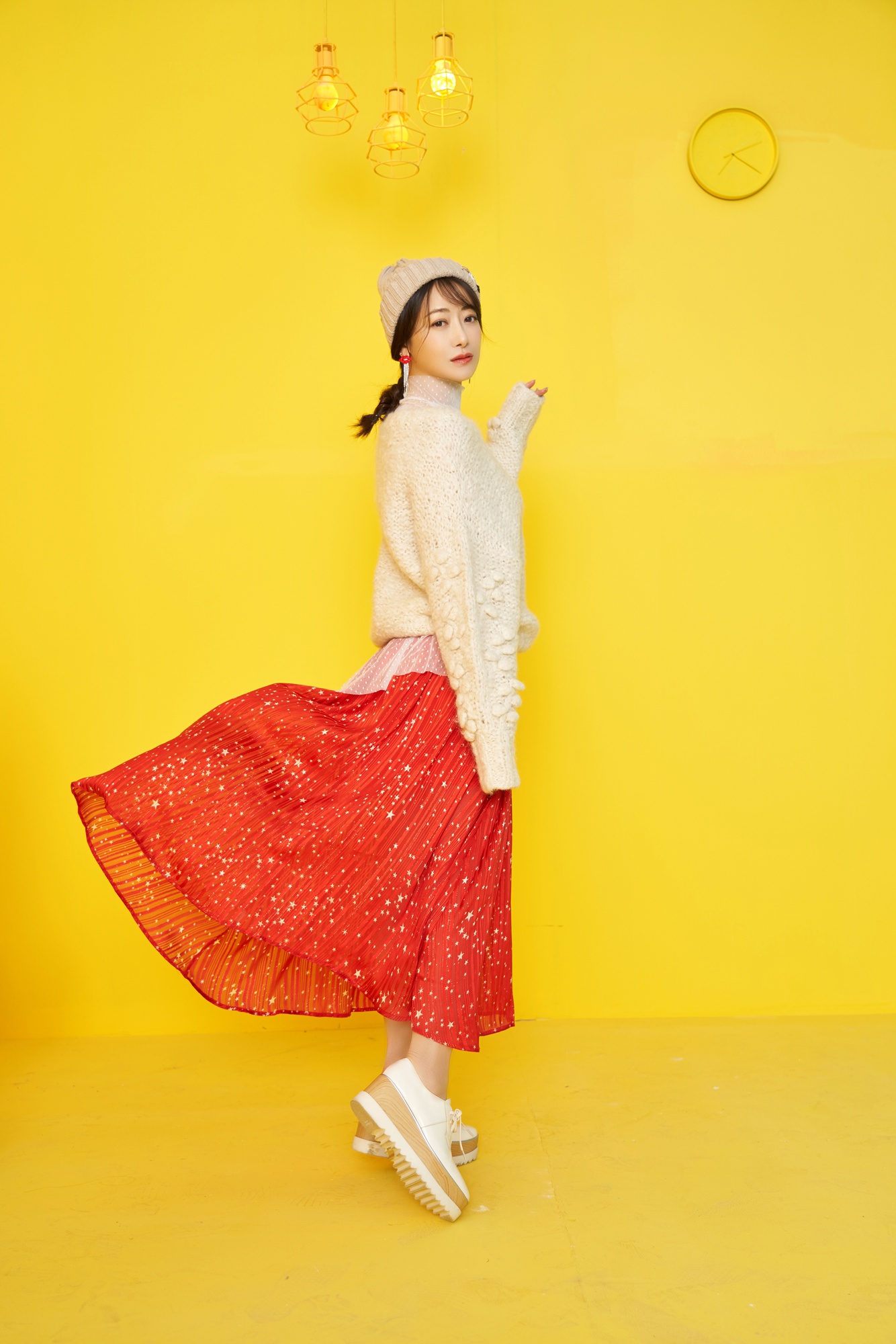陈紫函圣诞美照玩撞色满满活力  2020《购物狂》《倩女》双剧上新