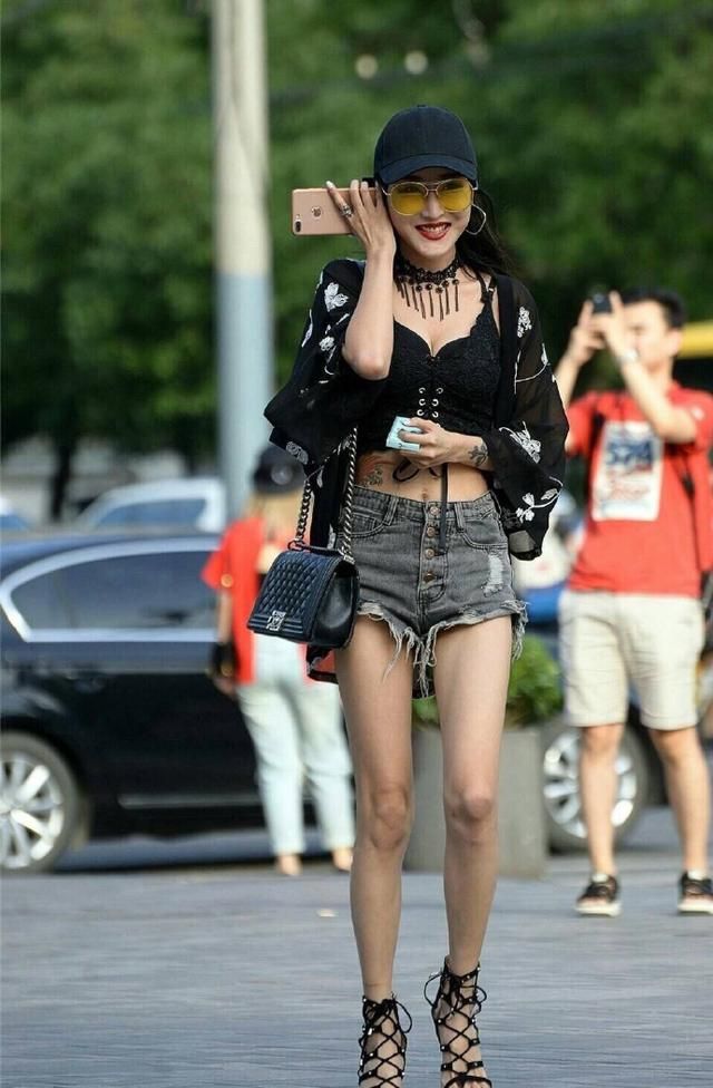 大长腿美女这么穿,让你高到满屏,将内衣当成衣服穿美出你的范!