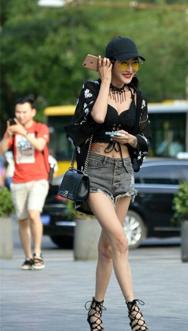 大长腿美女这么穿,让你高到满屏,将内衣当成衣服穿美出你的范!