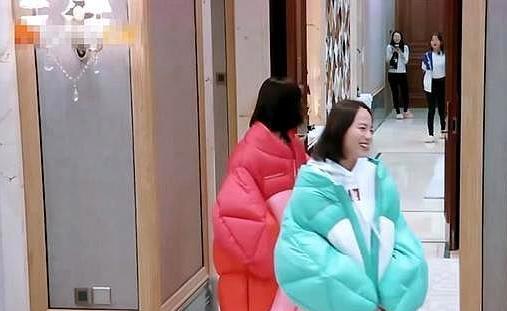 《妻子的浪漫旅行》:谢娜张嘉倪撞衫太可爱,赵