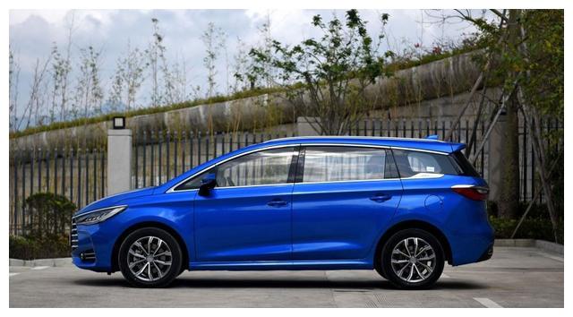 10万拿下7座MPV,不仅省油还有全景天窗,2胎家庭的新选择