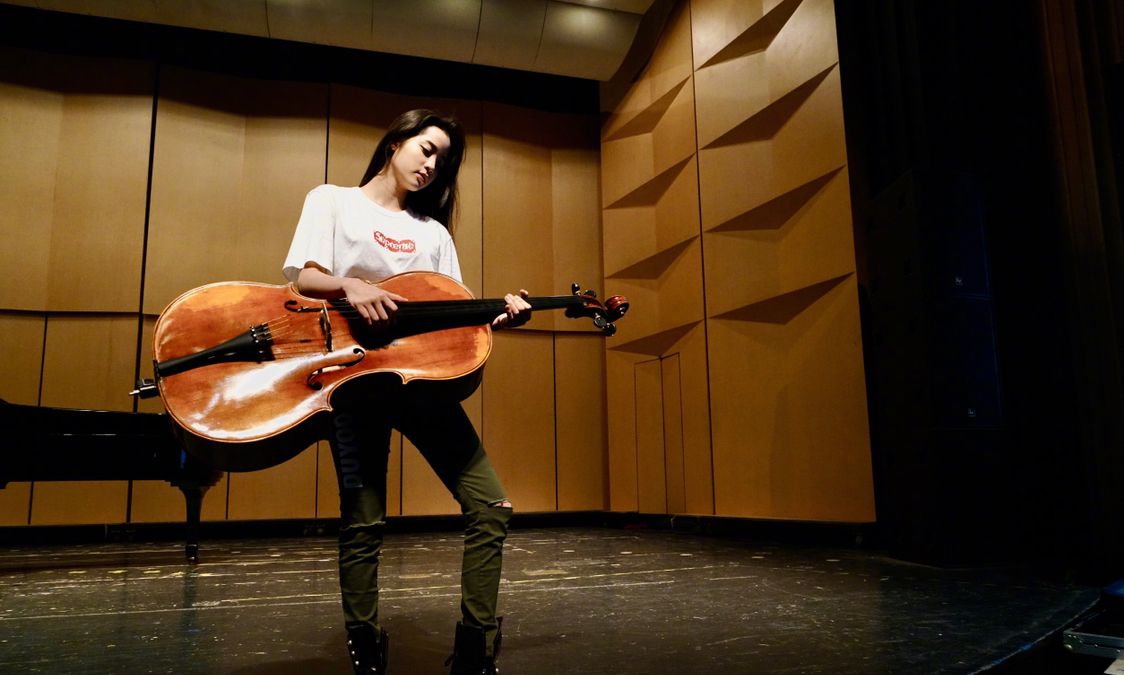 欧阳娜娜“酷女孩”穿搭指南!屏幕里面全是腿,时髦女孩get起来图片