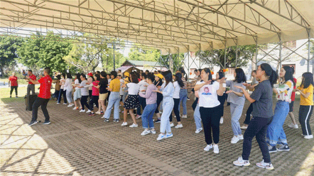年会团建去哪里？萌爸客草坪音乐烧烤+篝火晚会+房车木屋+~