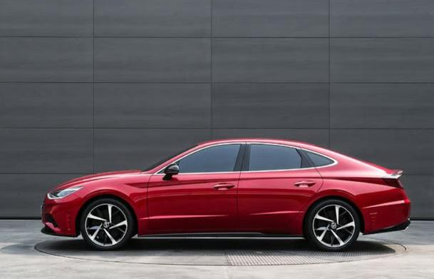 十代索纳塔亮相，现代把钱都花在颜值上了，真的帅!