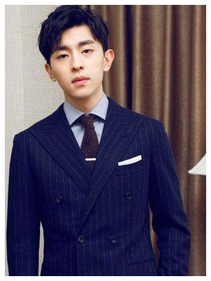 微博之夜邓伦杨紫久违同框,CP粉们过年了,《香