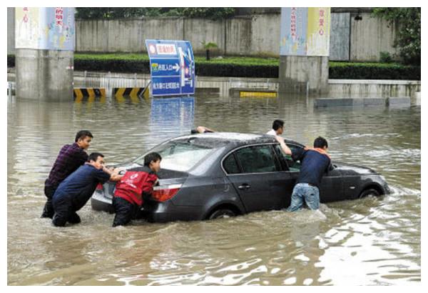 暴雨、暴雪，新能源汽车遮羞布还要怎么掀？车主欲哭无泪