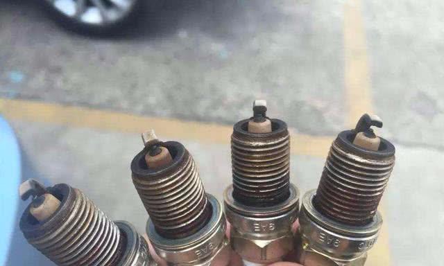什么时候需要更换火花塞？老司机：有三种情况需注意