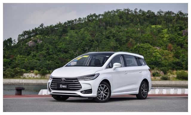10万拿下7座MPV,不仅省油还有全景天窗,2胎家庭的新选择