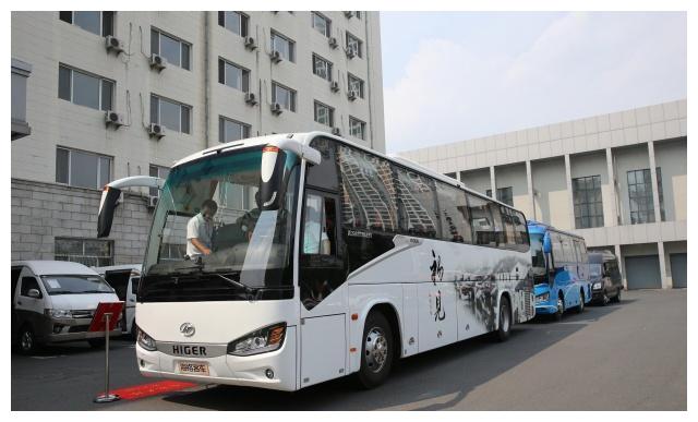 为啥多数客车的驾驶舱比大货车要低 看完或能明白 新浪汽车