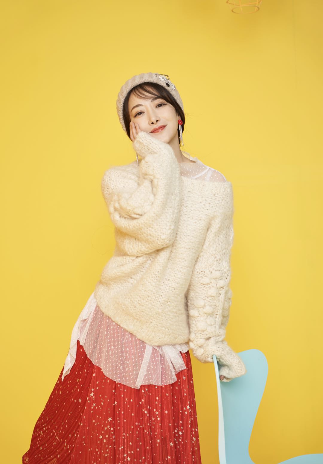 陈紫函圣诞美照玩撞色满满活力  2020《购物狂》《倩女》双剧上新