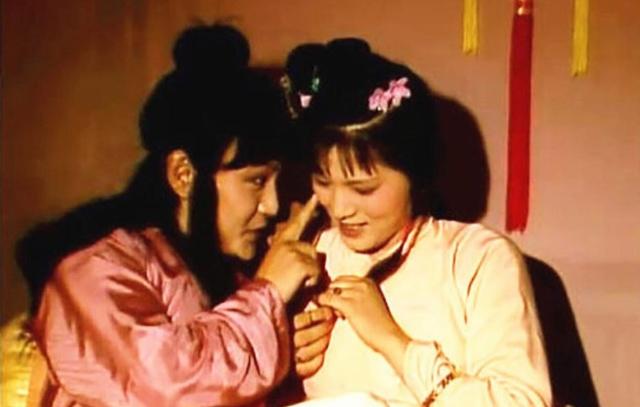 袭人芳官伴宝玉猜一成语_成语故事简笔画