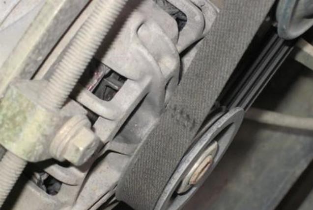 你的汽车皮带有保养过吗？如果行驶时皮带突然断了又该如何处理？