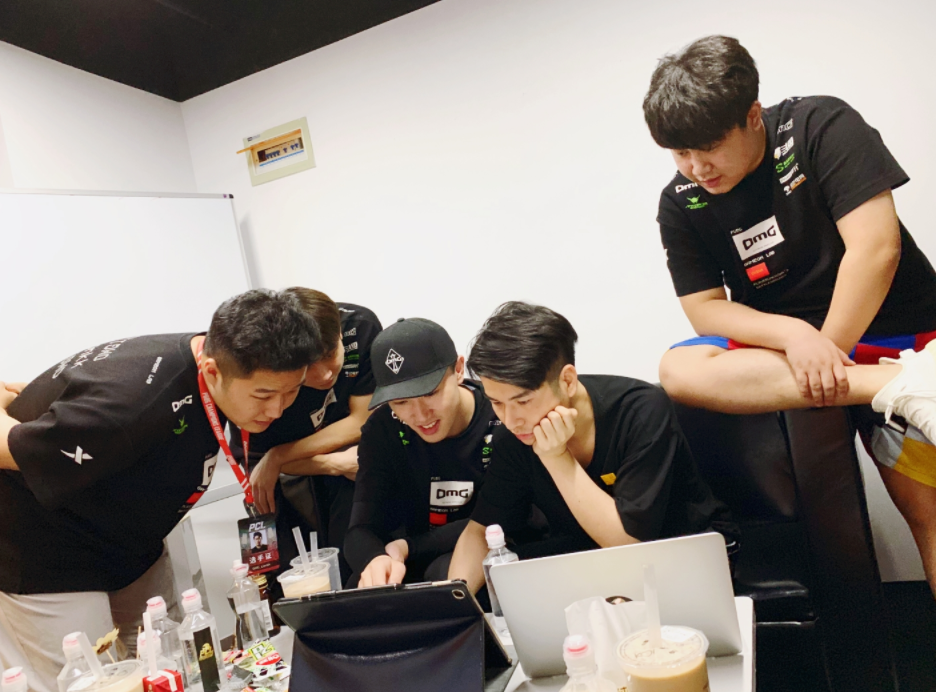 绝地求生OMG小海停播调整,笑容离队,世界第一