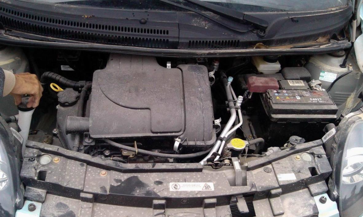 老司机：怎么清理发动机灰尘别再傻傻用毛巾擦,教你一招全跑光