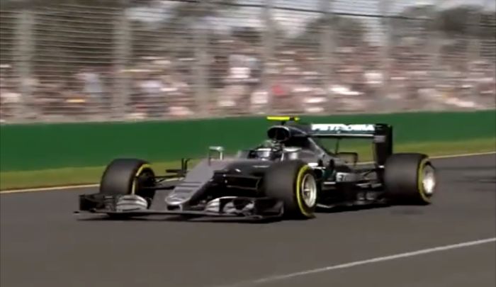 梅赛德斯赛车张扬的个性，延续经典的赛车形态，光彩夺目