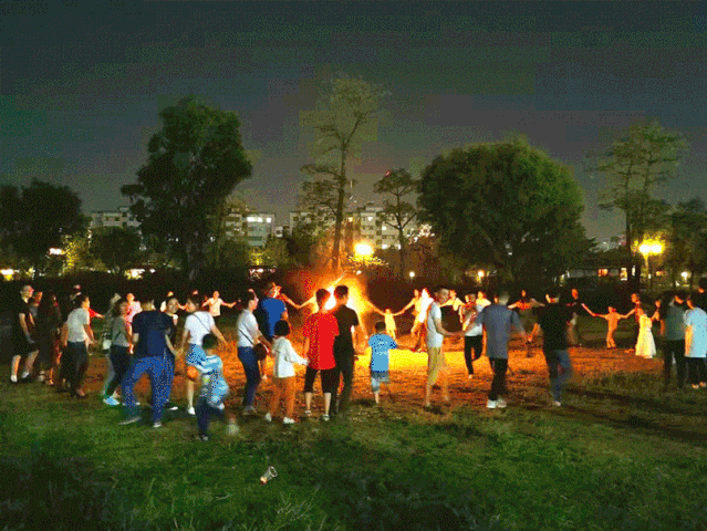 年会团建去哪里？萌爸客草坪音乐烧烤+篝火晚会+房车木屋+~