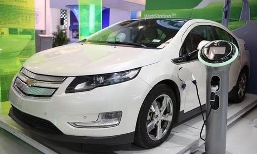 第一批新能源车电池面临报废，车主哭诉：换电池还是卖车