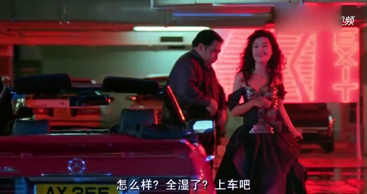 人家开的奔驰跑车，居然还这样对她