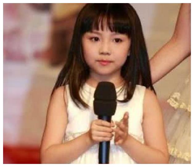 还记得杨沛宜吗？因“长得丑”被林妙可顶替唱歌，如今美到认不出
