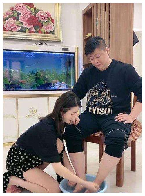 《乡村爱情》谢永强现实中的妻子出境 比王小蒙还要漂亮很多