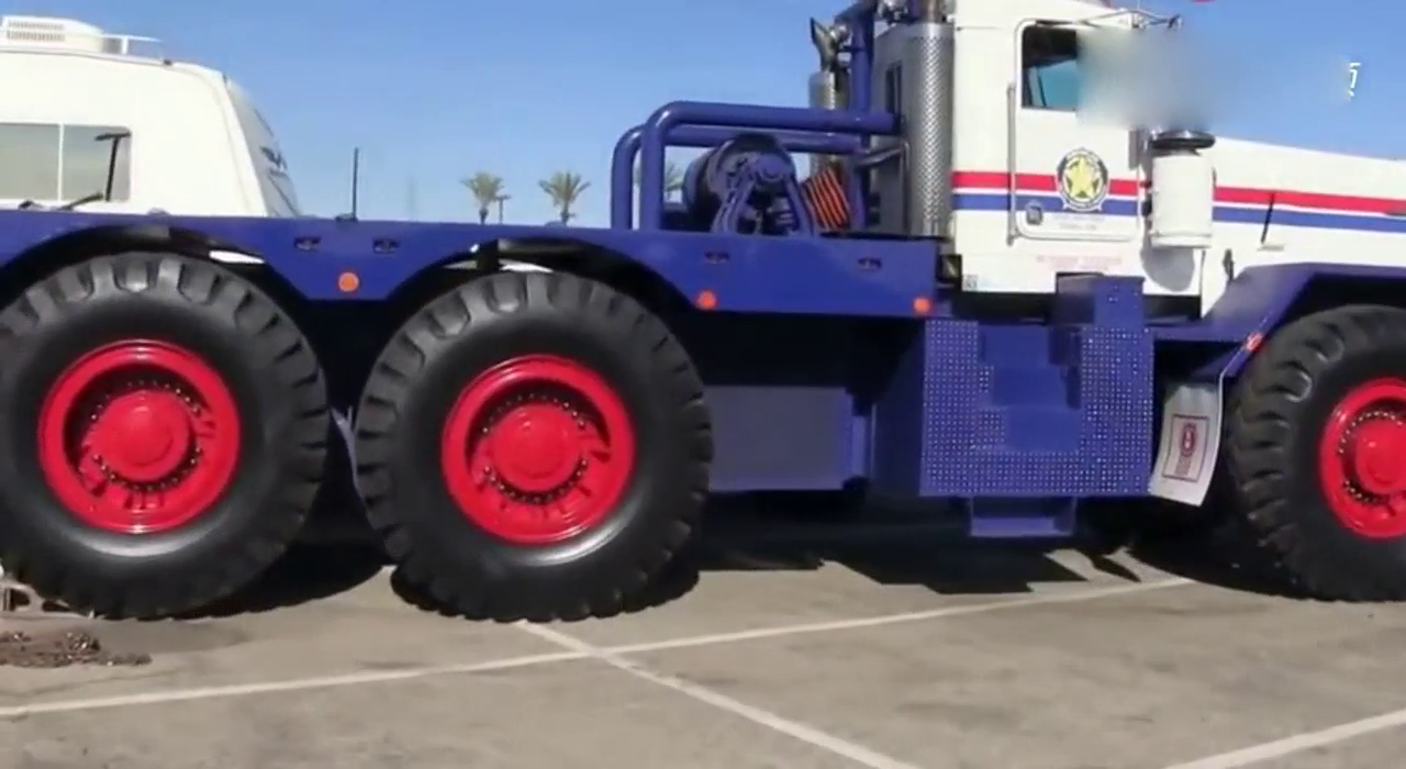 这么大个卡车，只用来当车头，太大材小用了！