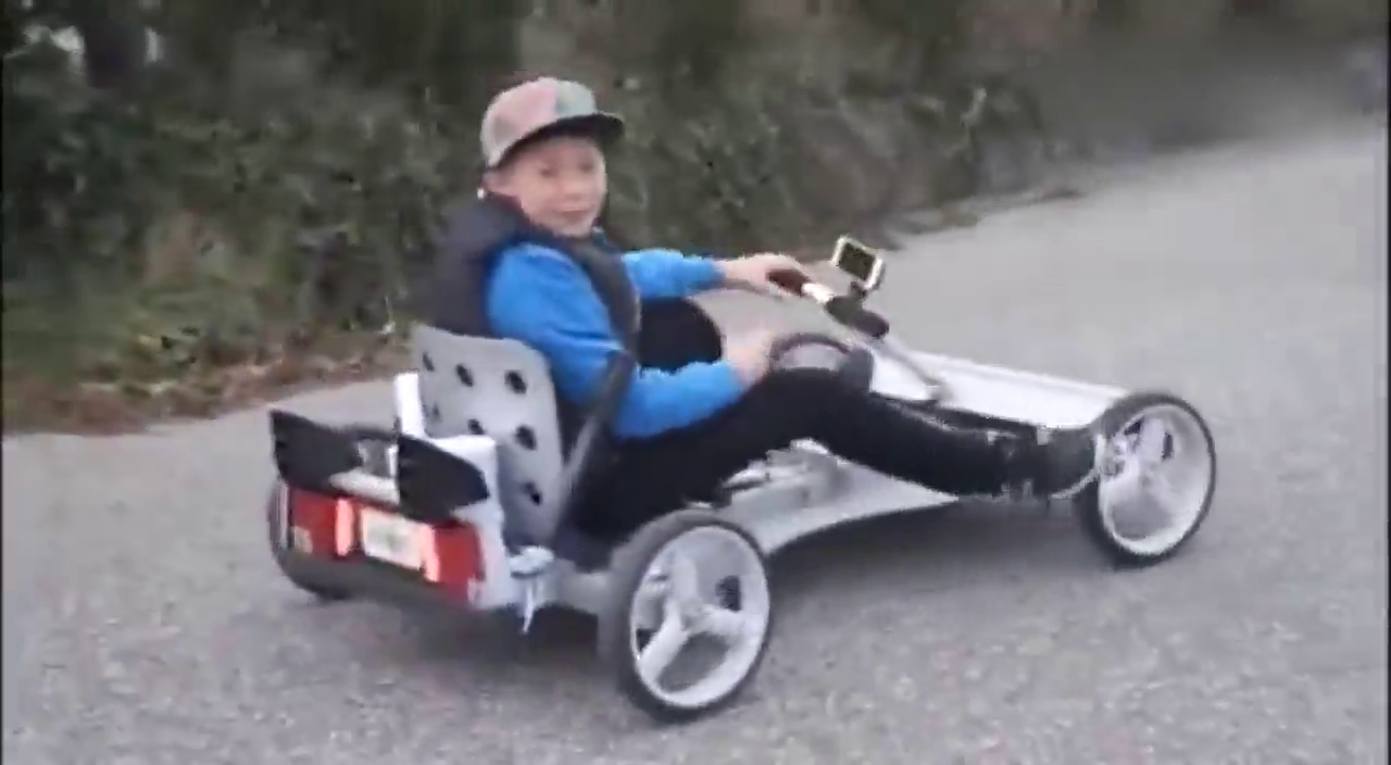 歪果小伙就是牛，看小伙打造的小跑车牛不牛！